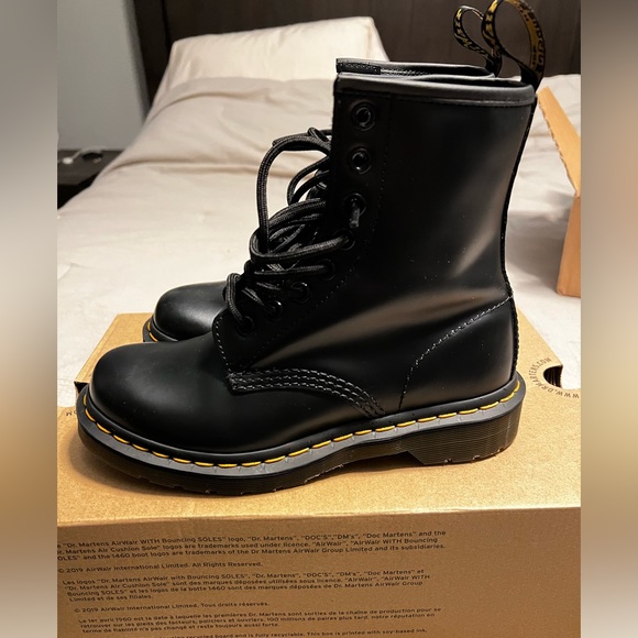 Dr. Martin 1460 8 eye boot smooth leather - Picture 4 of 6